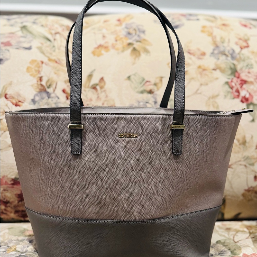 Doterra Gray Women's Tote Bag